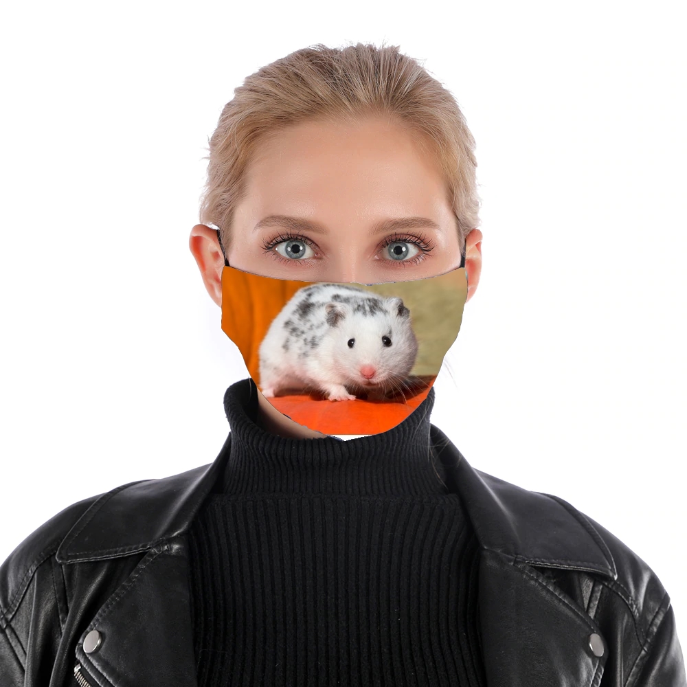Weisser Dalmatiner Hamster mit schwarzen Punkten für Nase Mund Maske