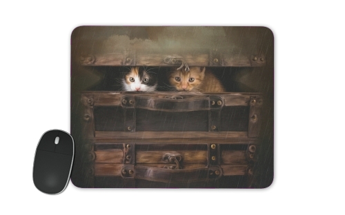 Little cute kitten in an old wooden case für Mousepad