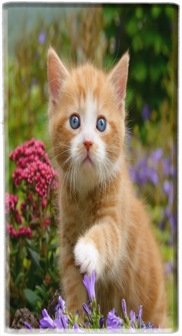 Niedliches Katzenkind, rot tabby Katze im blühenden Garten  für Tragbare externe Backup-Batterie 1000mAh Micro-USB