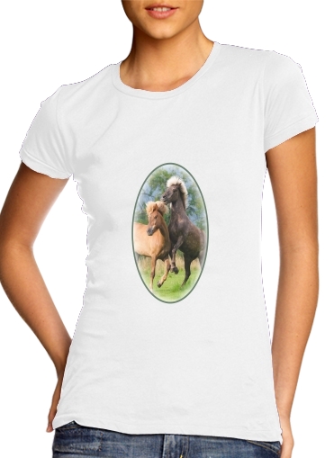 Zwei Isländer Pferde spielen, steigen und toben auf einer Wiese für Damen T-Shirt