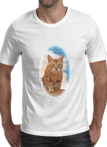 Rotgetigerte Katze auf einer Klippe für Männer T-Shirt