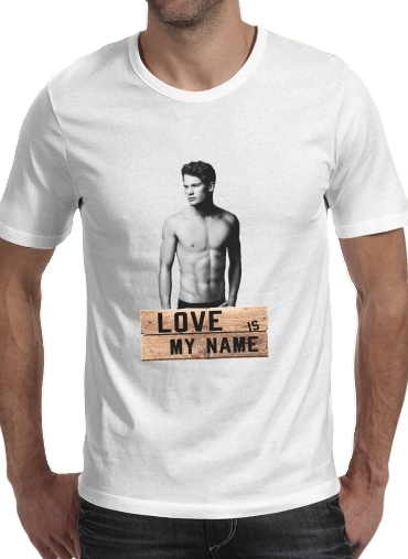 Jeremy Irvine Love is my name für Männer T-Shirt