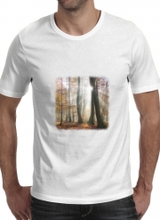 T-Shirts Sonnenstrahlen im mystischen nebeligen Wald